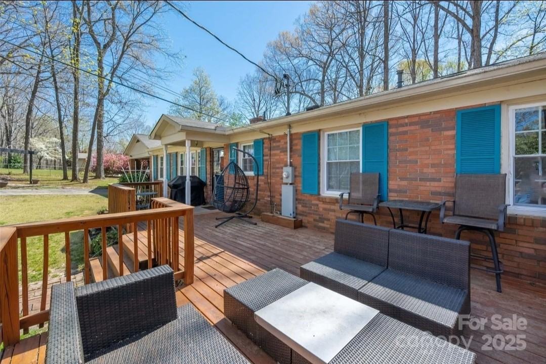 1010 Sherwood Cir #NA - Photo 5 of 49