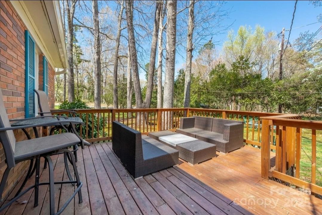 1010 Sherwood Cir #NA - Photo 6 of 49