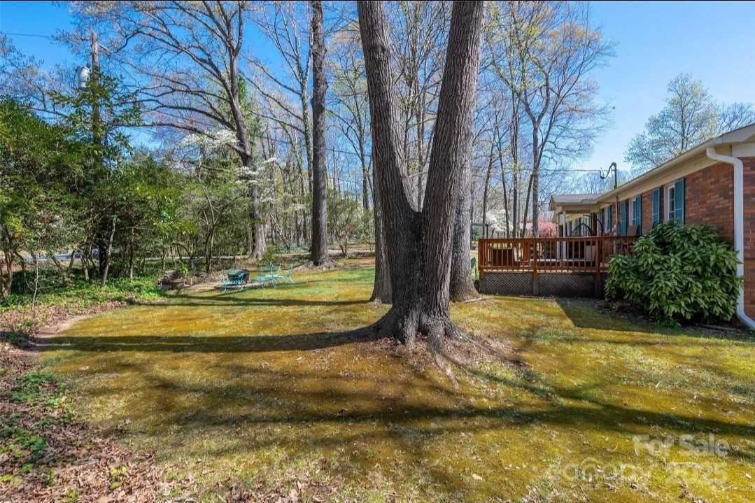 1010 Sherwood Cir #NA - Photo 7 of 49