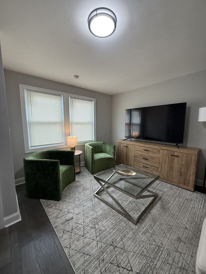 1018 18th St Ne #1 - Photo 3 of 16