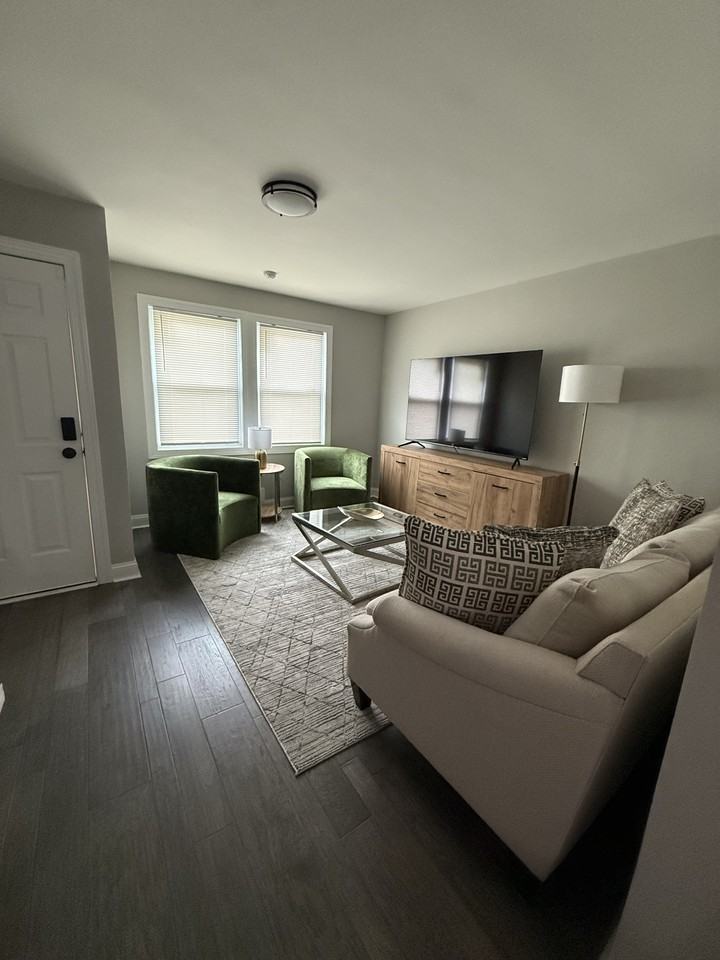 1018 18th St Ne #1 - Photo 4 of 16