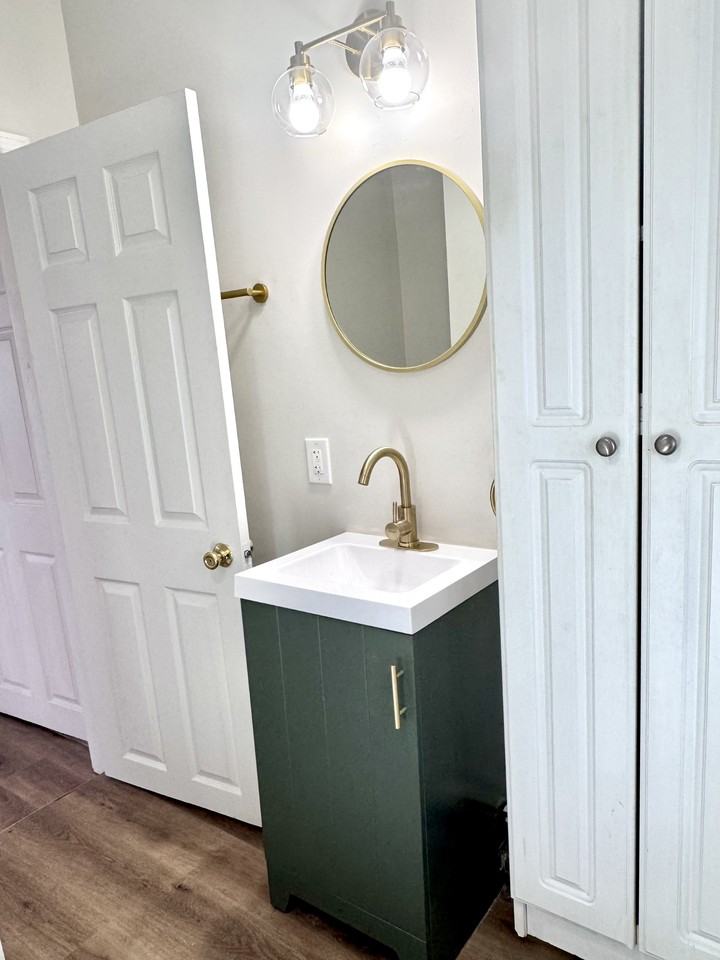 330 Main St #4 - Photo 3 of 13