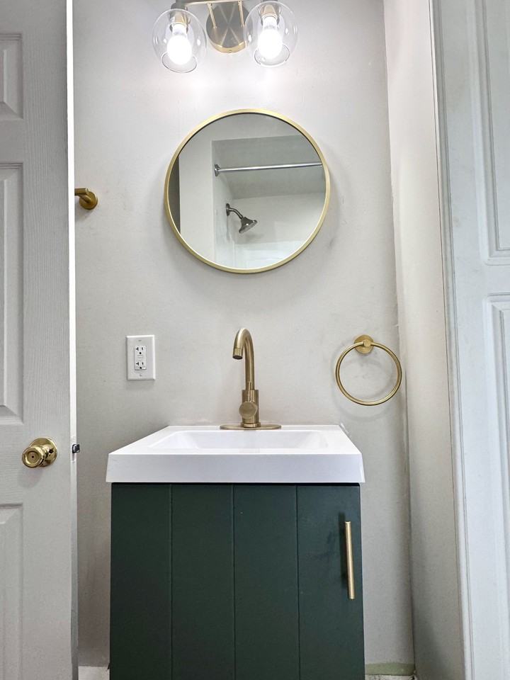 330 Main St #4 - Photo 4 of 13