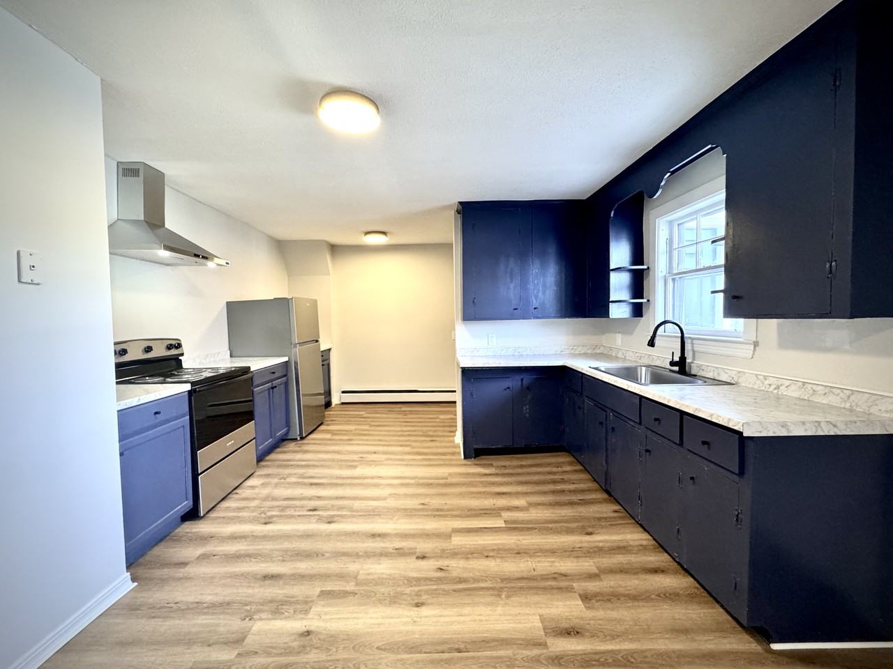 330 Main St #4 - Photo 5 of 13