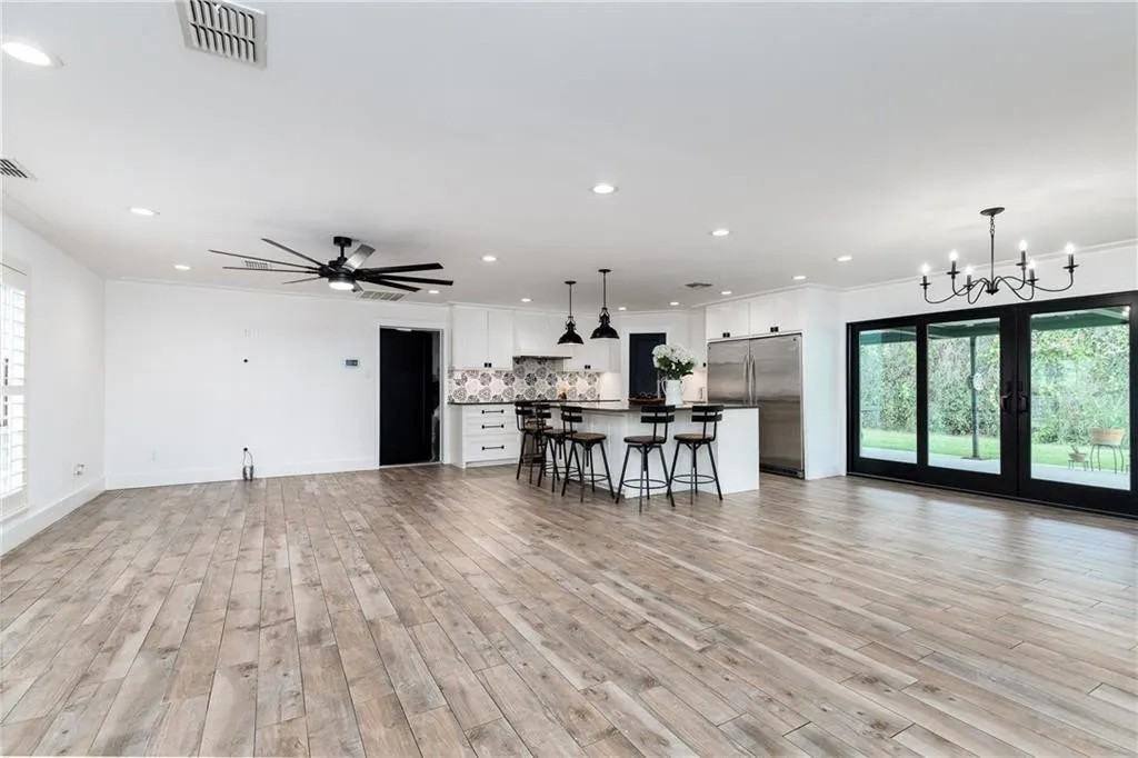 202 Dolphin Pl #NA - Photo 2 of 21