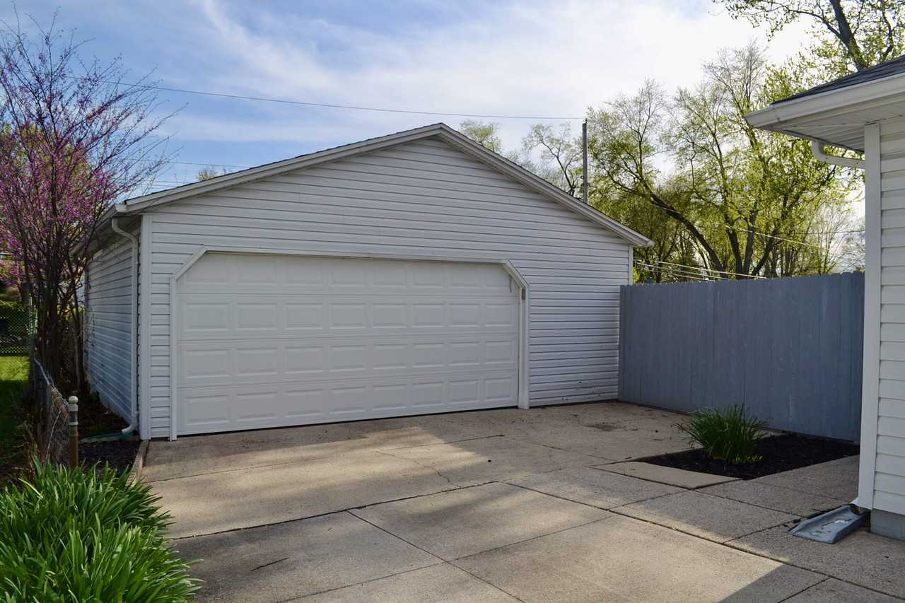 1402 Kenwood Ave #NA - Photo 2 of 36