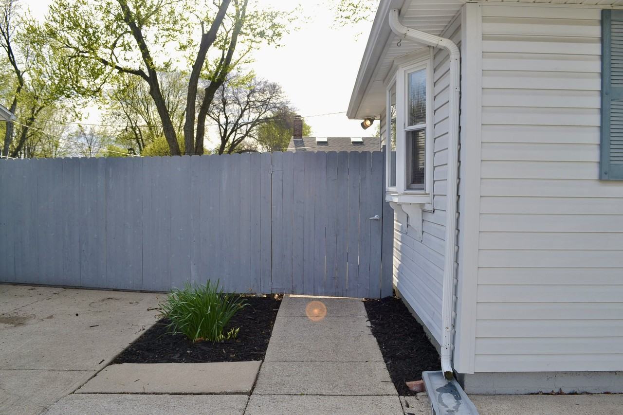 1402 Kenwood Ave #NA - Photo 3 of 36