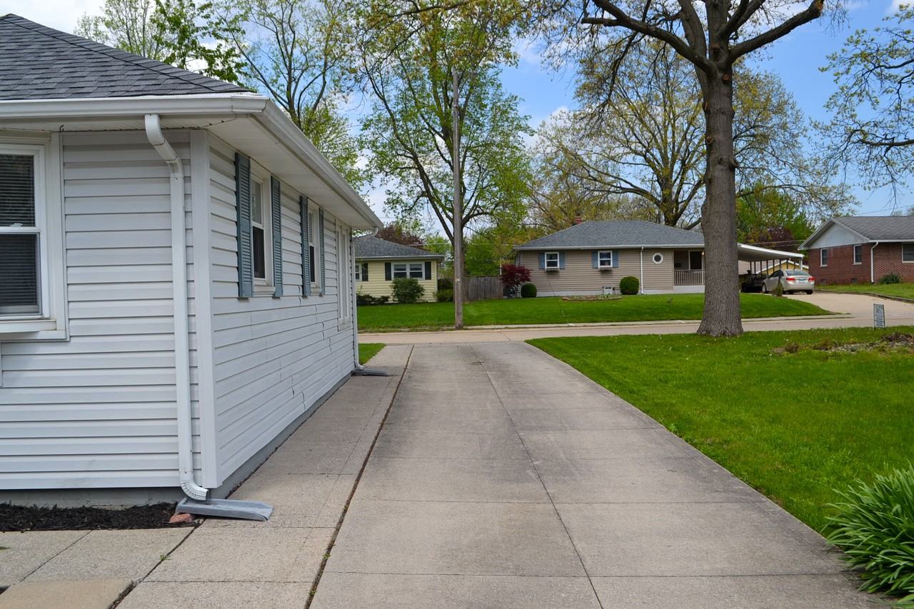 1402 Kenwood Ave #NA - Photo 4 of 36