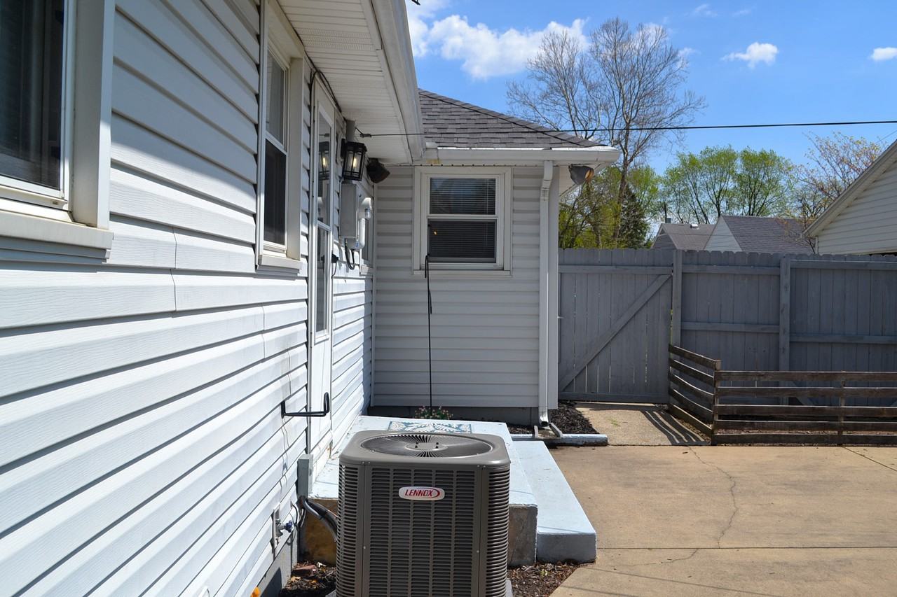 1402 Kenwood Ave #NA - Photo 7 of 36