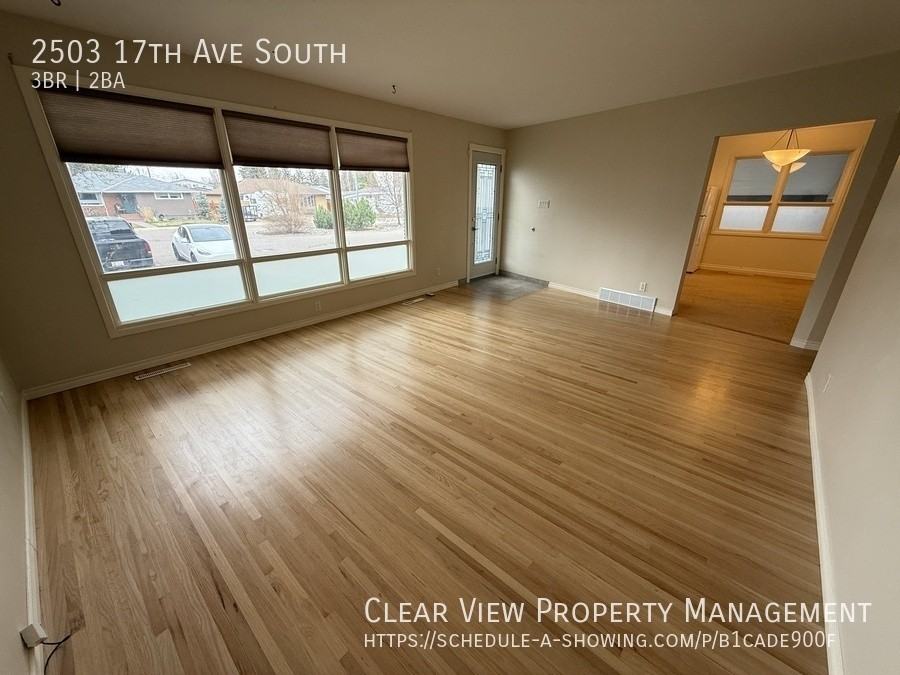 2503 17 Ave S - Photo 3 of 29