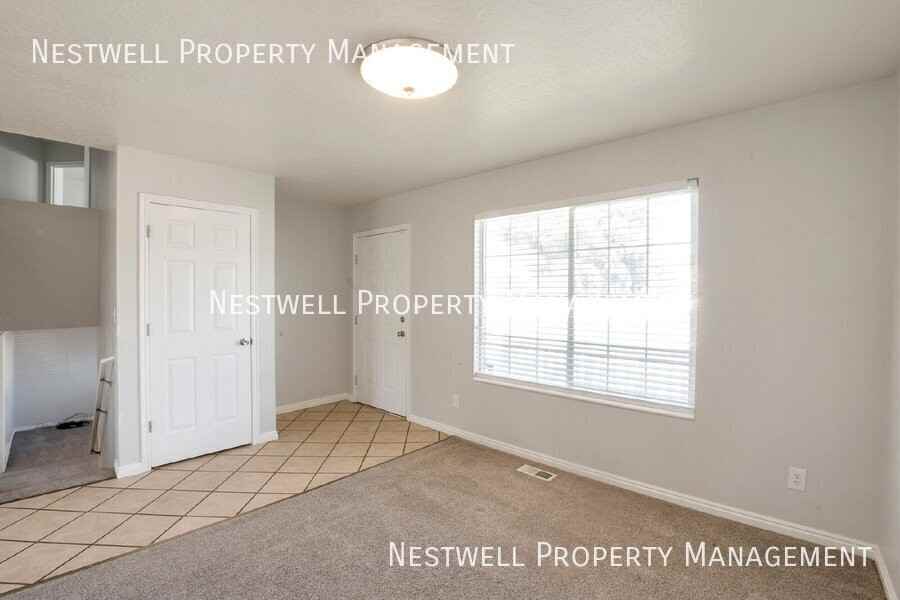 2077 W 1835 N - Photo 2 of 19