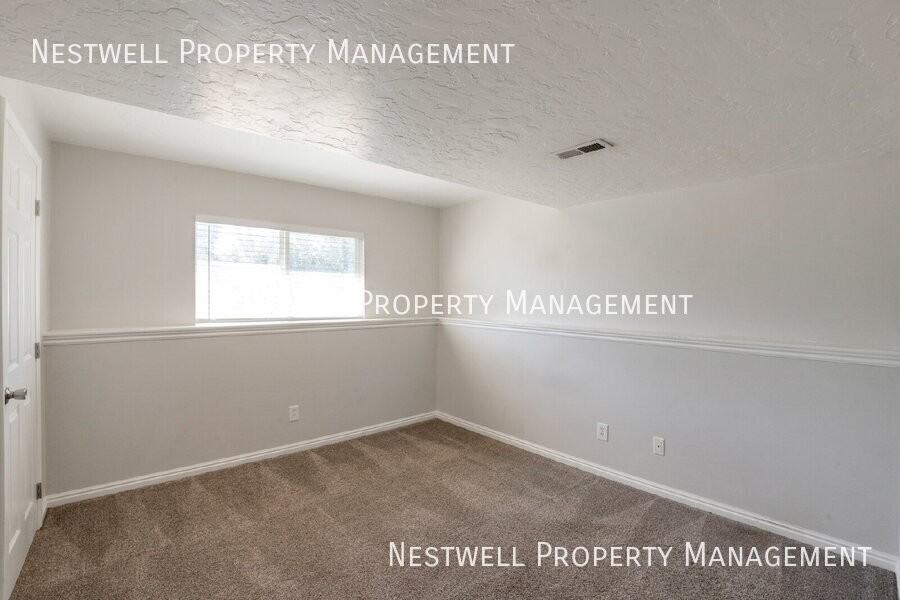 2077 W 1835 N - Photo 3 of 19