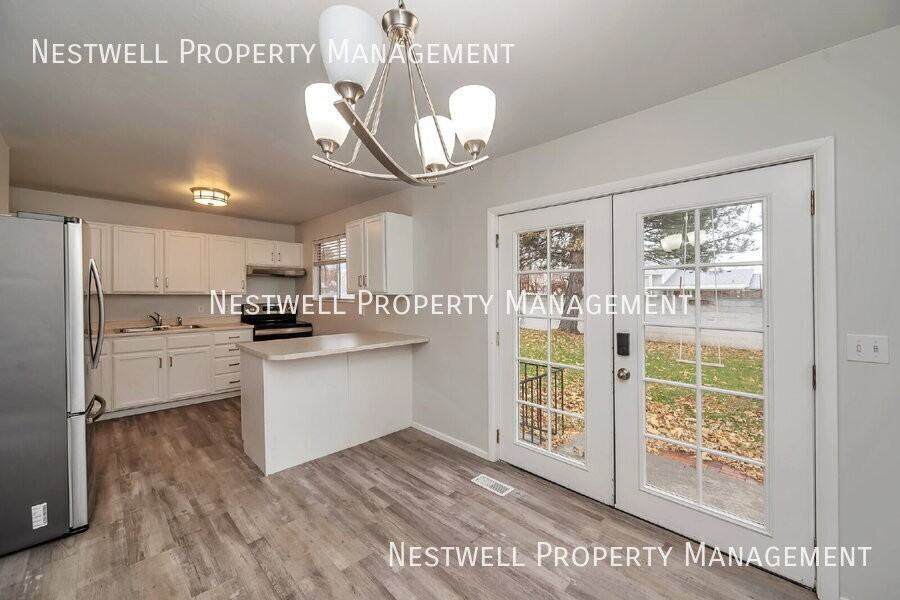 826 E 9630 S - Photo 5 of 27