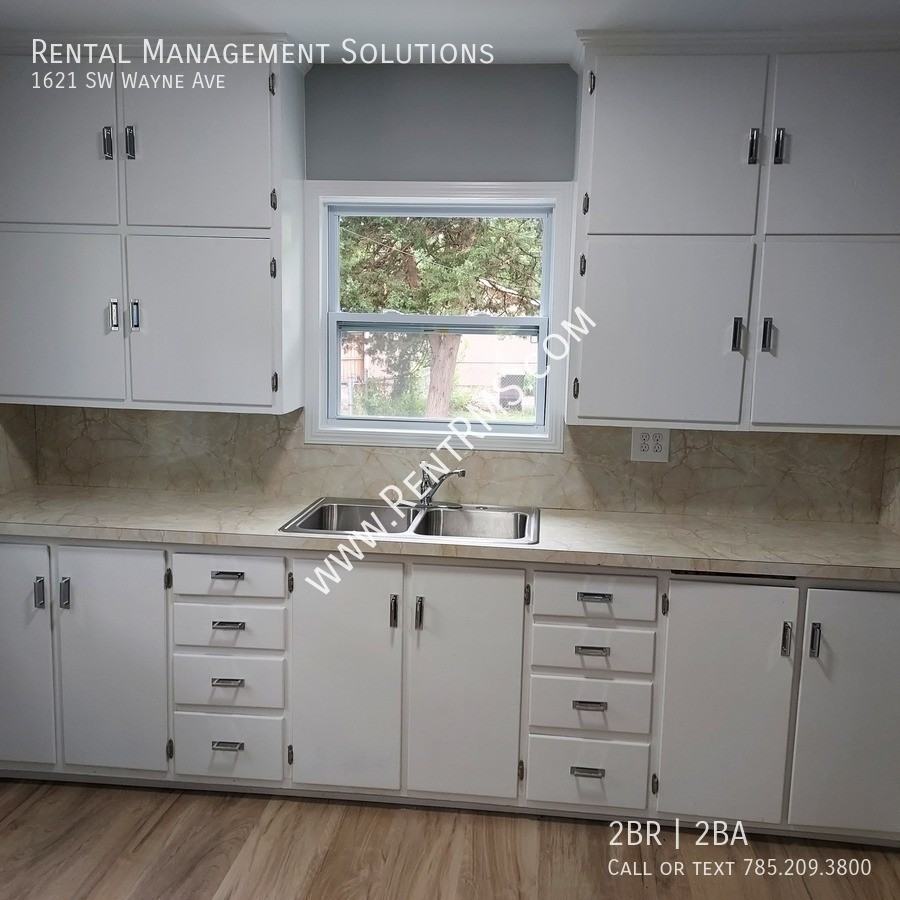1621 Sw Wayne Ave - Photo 7 of 29
