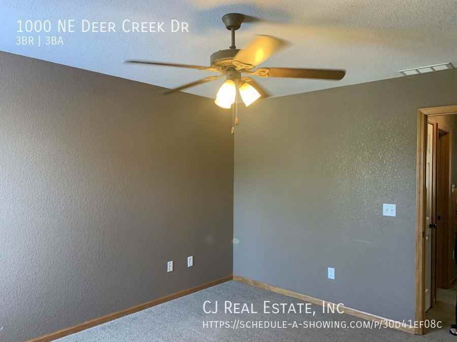 1000 Ne Deer Creek Dr - Photo 4 of 7