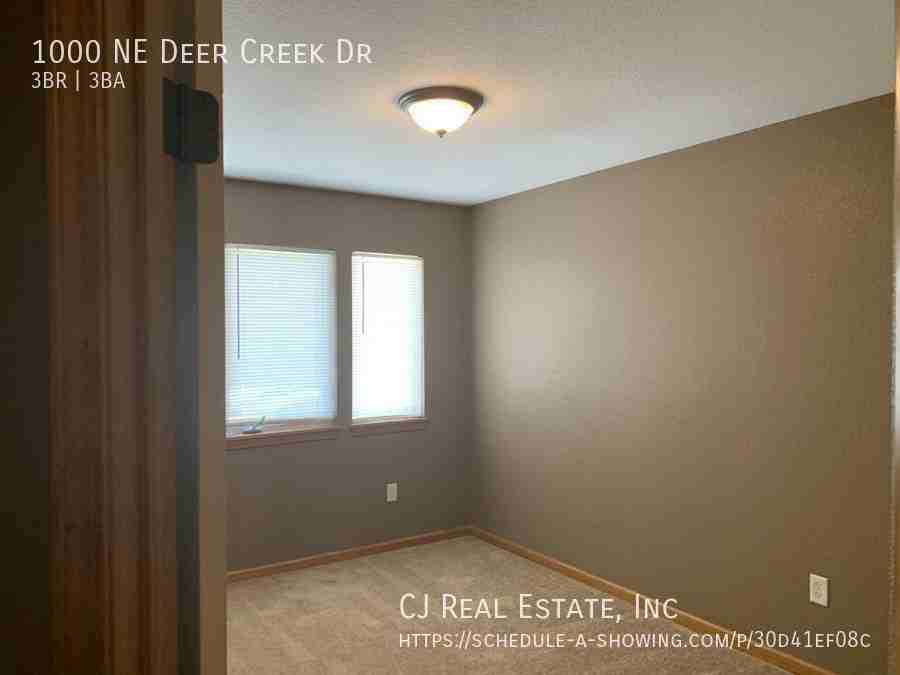 1000 Ne Deer Creek Dr - Photo 5 of 7