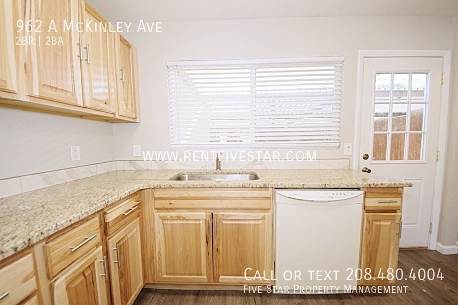 962A Mckinley Ave #A - Photo 6 of 14