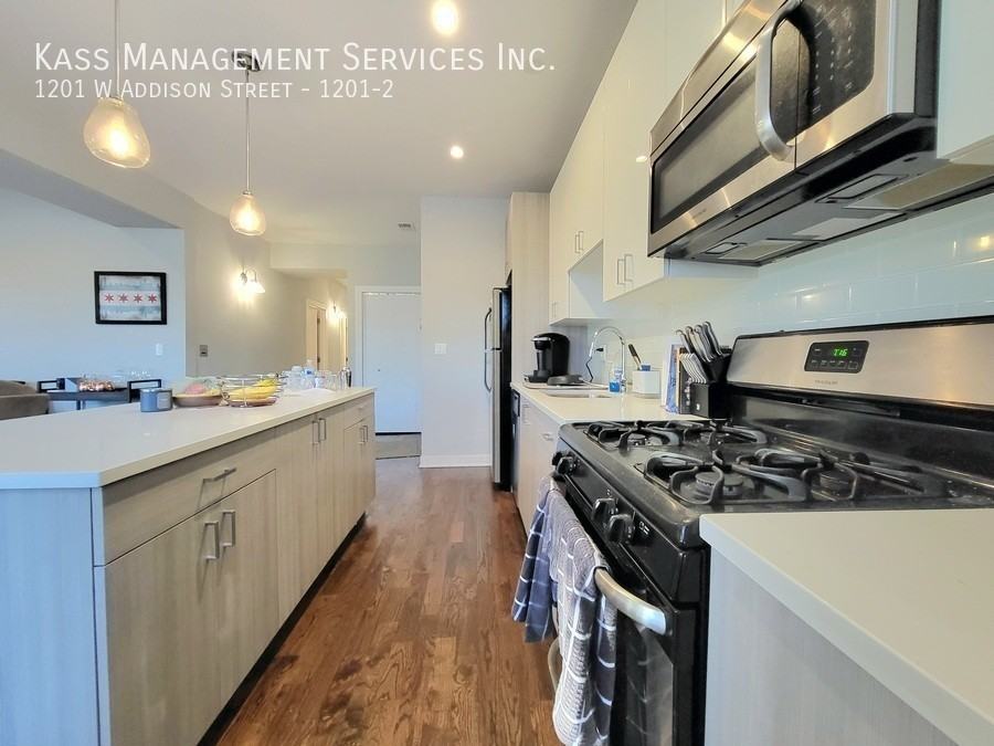 1201 W Addison St #1201-2 - Photo 4 of 26