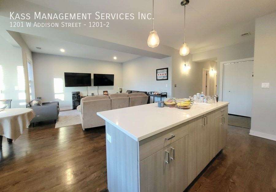 1201 W Addison St #1201-2 - Photo 5 of 26