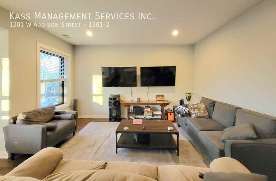 1201 W Addison St #1201-2 - Photo 6 of 26