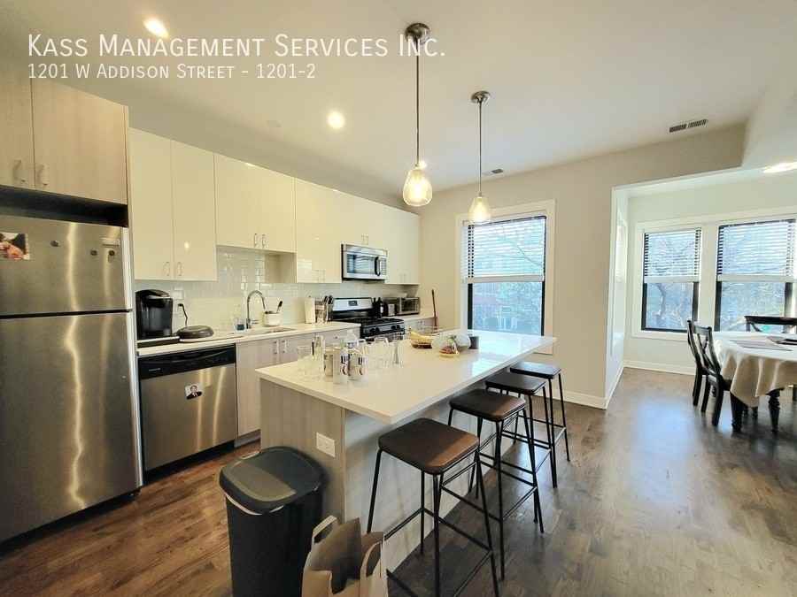 1201 W Addison St #1201-2 - Photo 7 of 26
