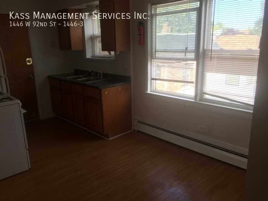 1446 W 92nd St #1446-3 - Photo 2 of 6