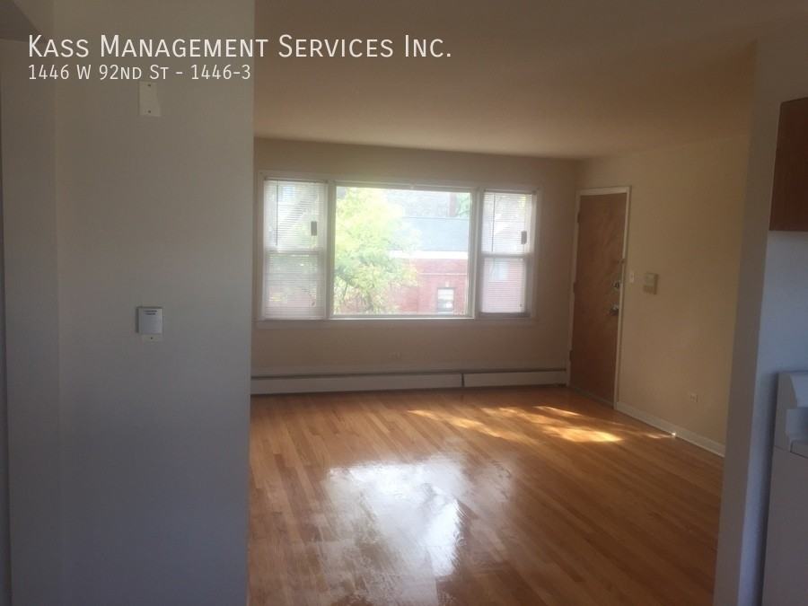 1446 W 92nd St #1446-3 - Photo 3 of 6