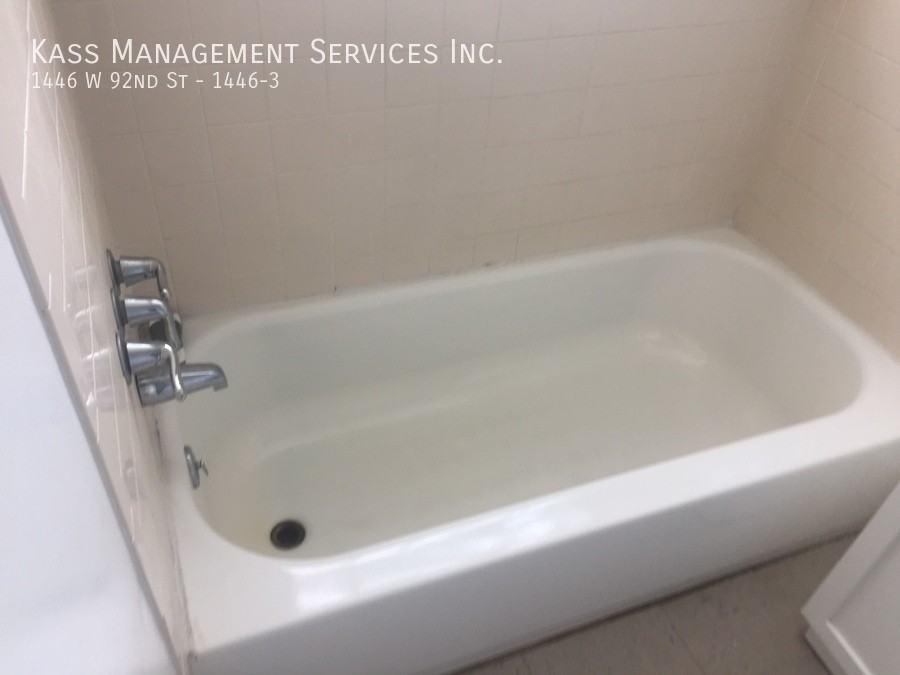 1446 W 92nd St #1446-3 - Photo 5 of 6