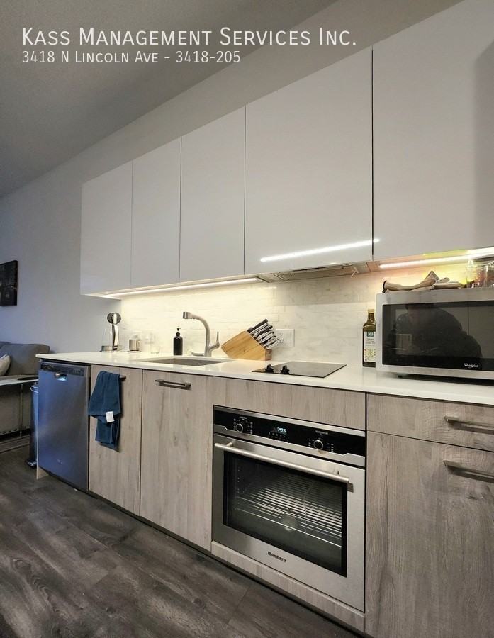 3418 N Lincoln Ave #3418-205 - Photo 3 of 30