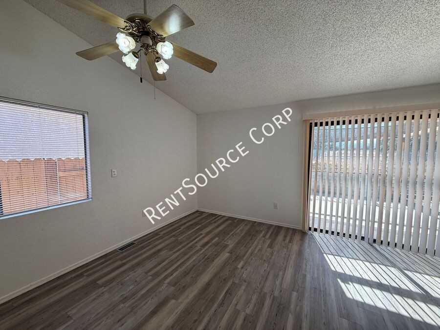 14229 Winchester Dr - Photo 5 of 22