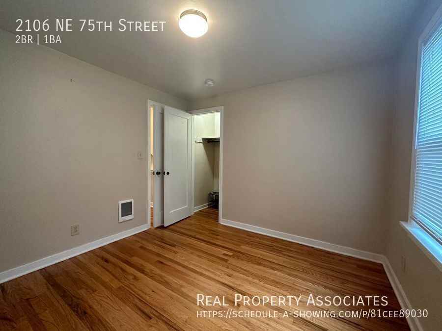 2106 Ne 75th St - Photo 3 of 19