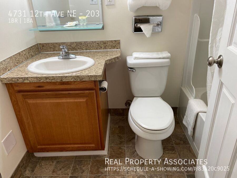 4731 12th Ave Ne #203 - Photo 6 of 7