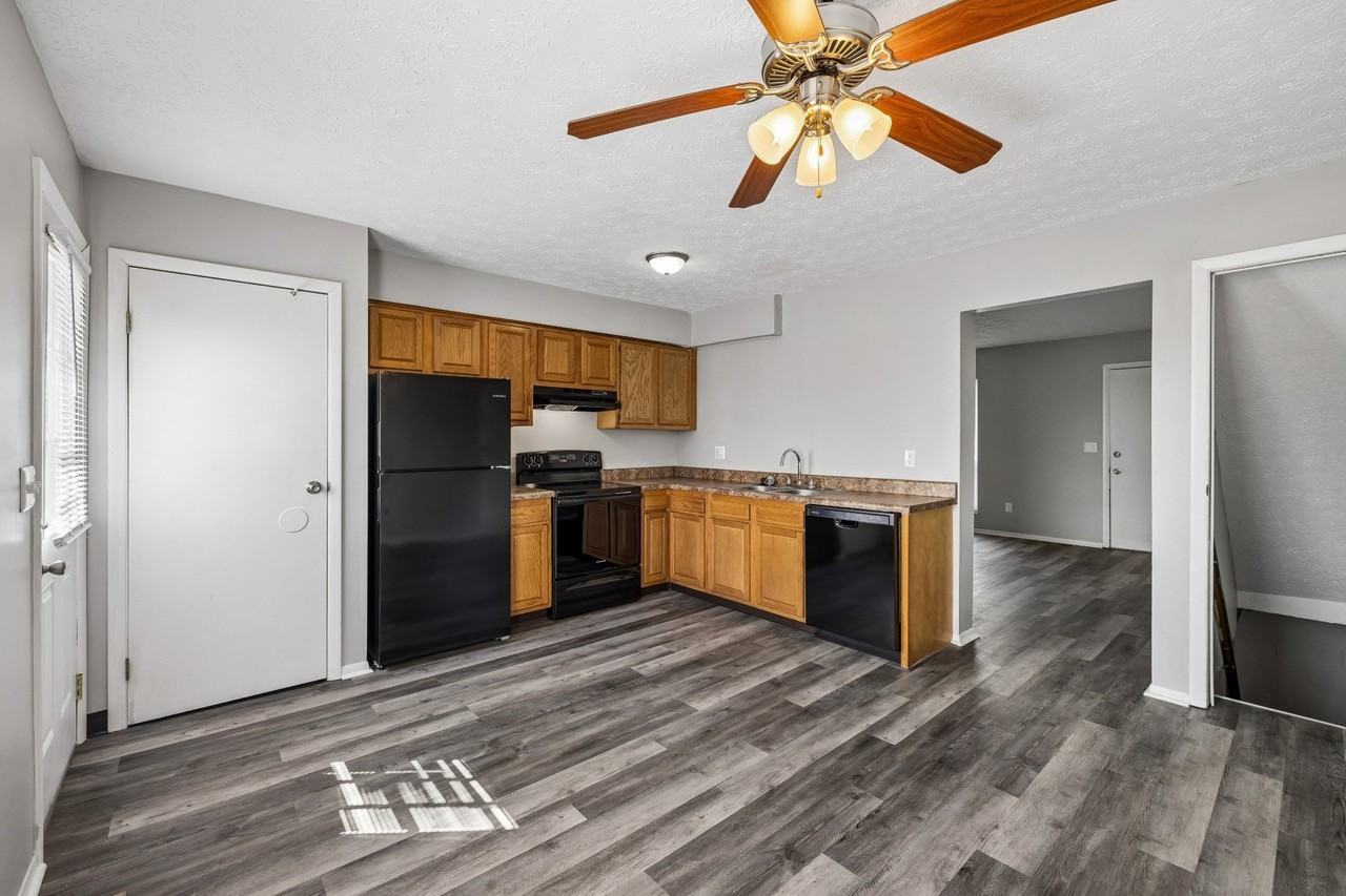 Sharon Green Townhomes - Photo 7 of 23