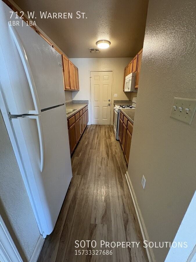 712 Warren St - Photo 6 of 15
