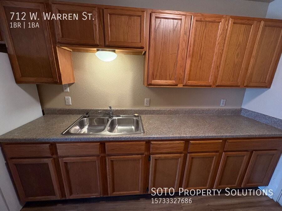 712 Warren St - Photo 7 of 15