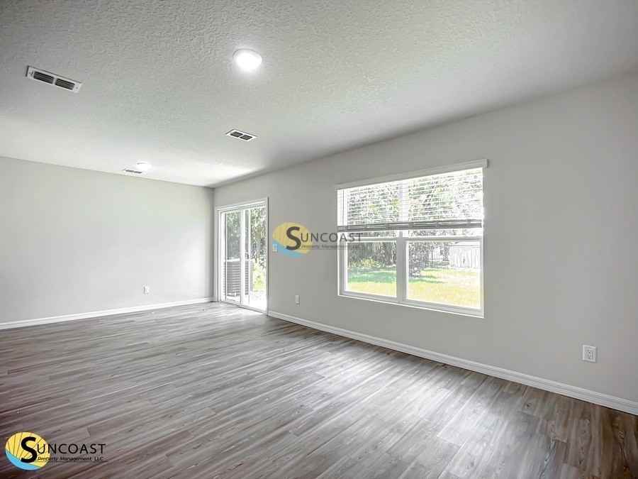 6 Sleigh Bell Pl #A - Photo 7 of 25