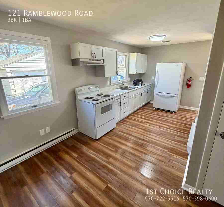 121 Ramblewood Rd - Photo 3 of 20