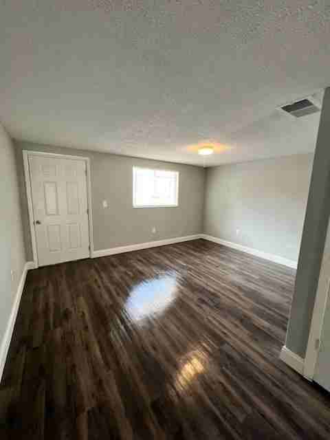 908 35th Ave W #B - Photo 3 of 11