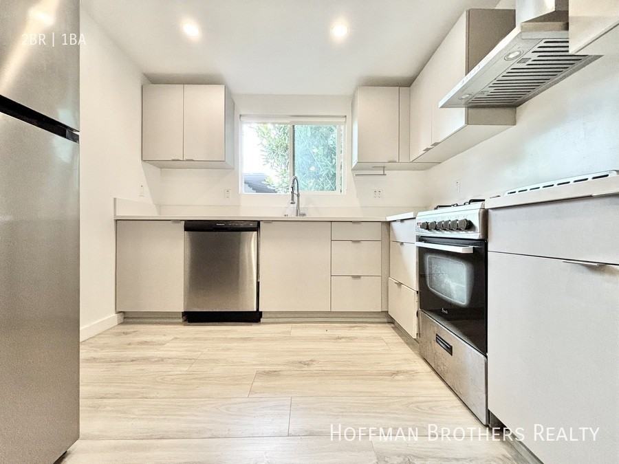 1570 Yosemite Dr #6 - Photo 5 of 16