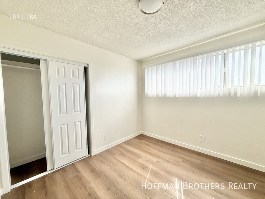 1228 W 57th St #11 - Photo 4 of 7