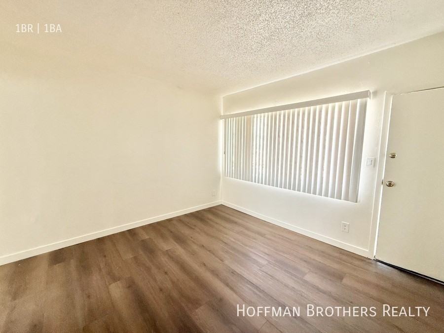 1228 W 57th St #11 - Photo 5 of 7