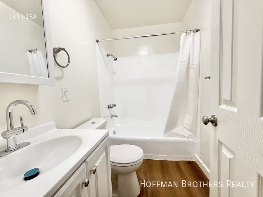 1228 W 57th St #11 - Photo 7 of 7