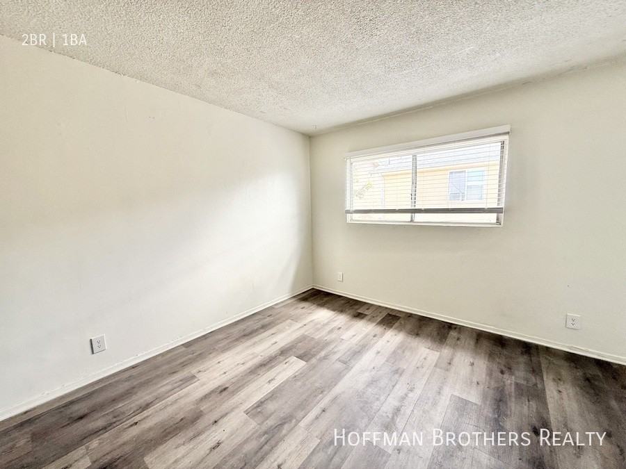 7919 S Hoover St #9 - Photo 3 of 6