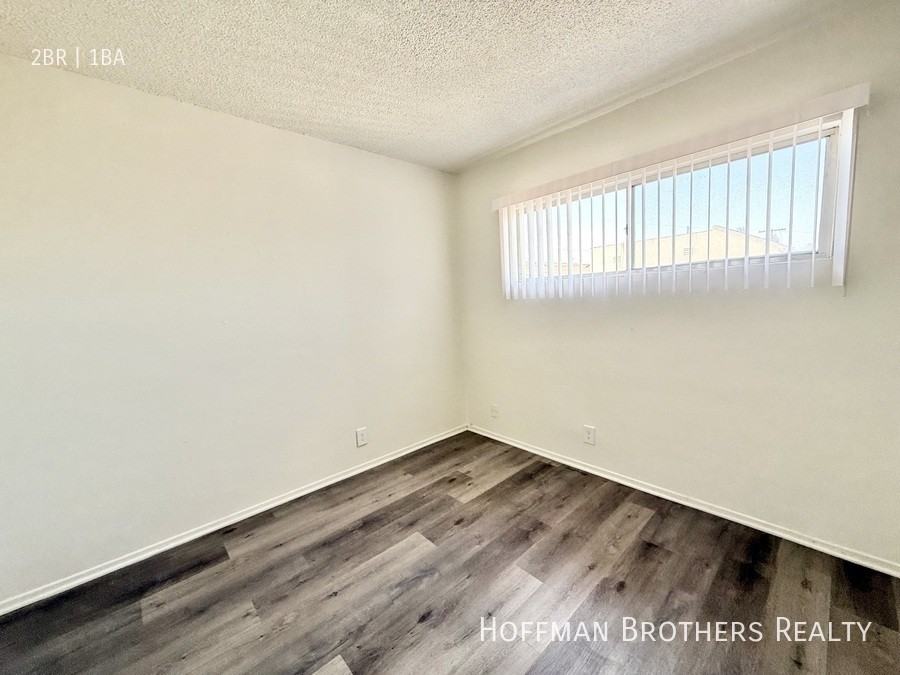 7919 S Hoover St #9 - Photo 4 of 6