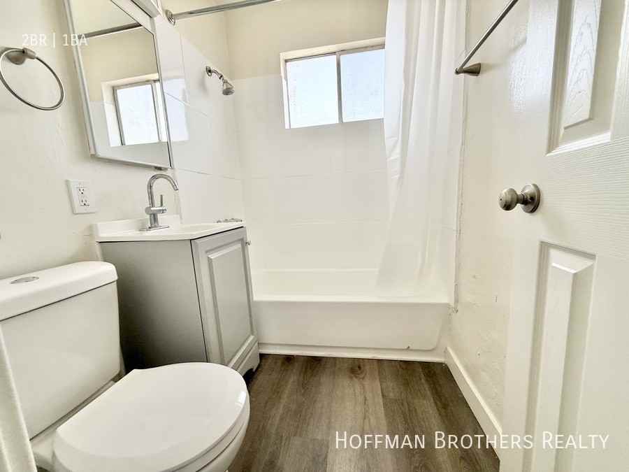 7919 S Hoover St #9 - Photo 5 of 6