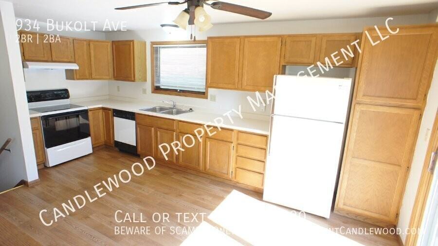 934 Bukolt Ave - Photo 3 of 14