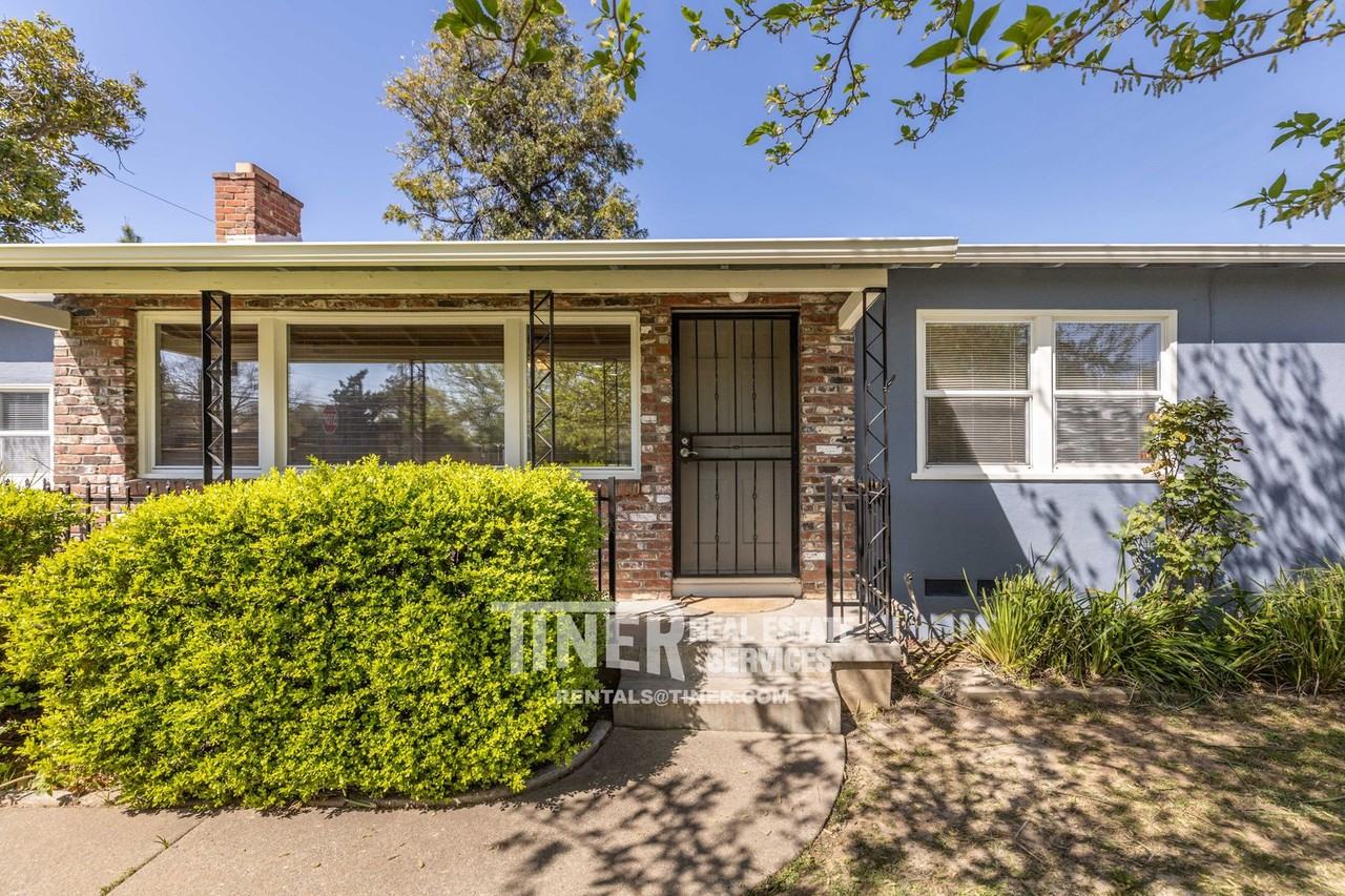 2501 Laurence Ave - Photo 2 of 31