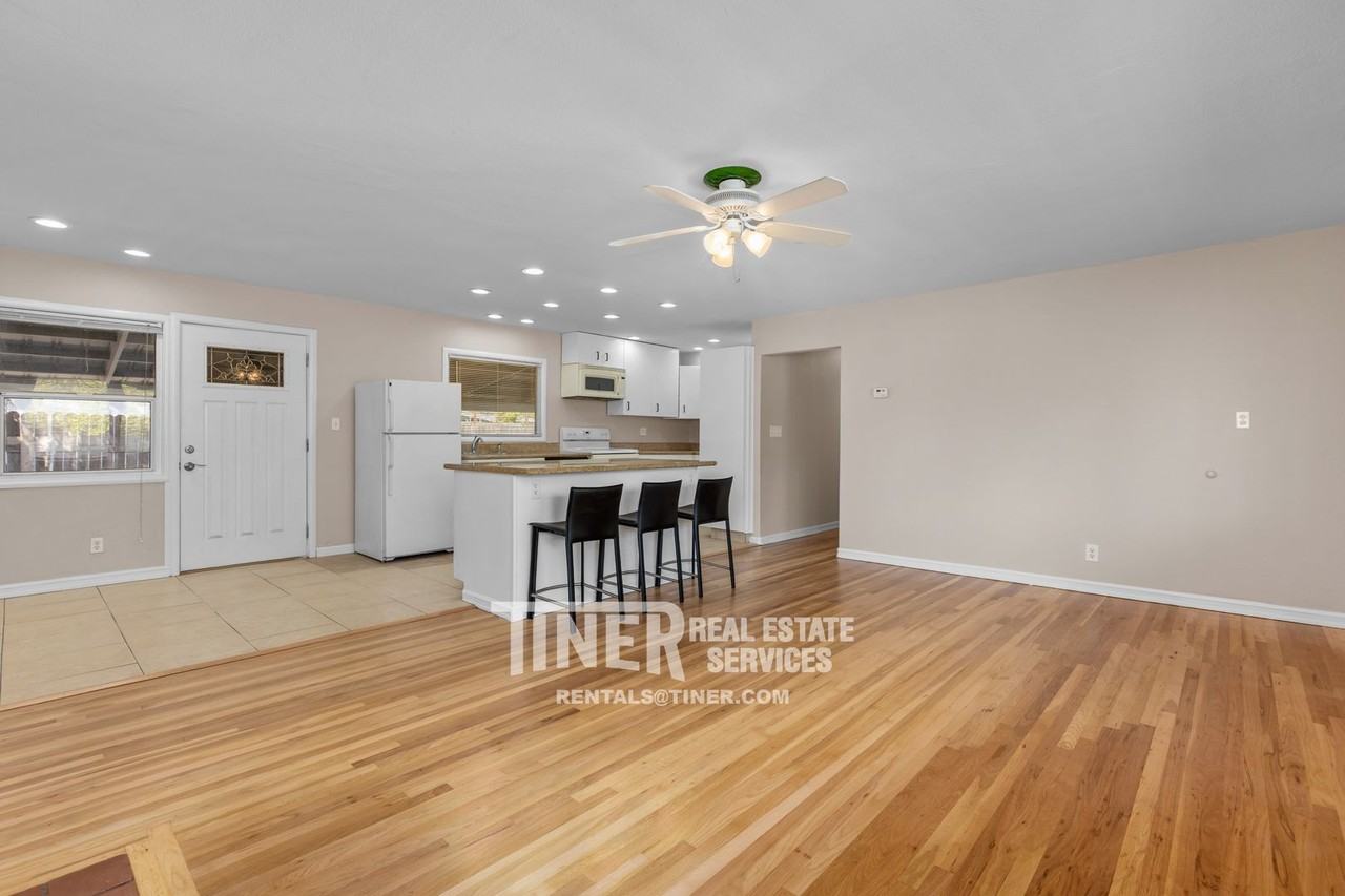 2501 Laurence Ave - Photo 6 of 31