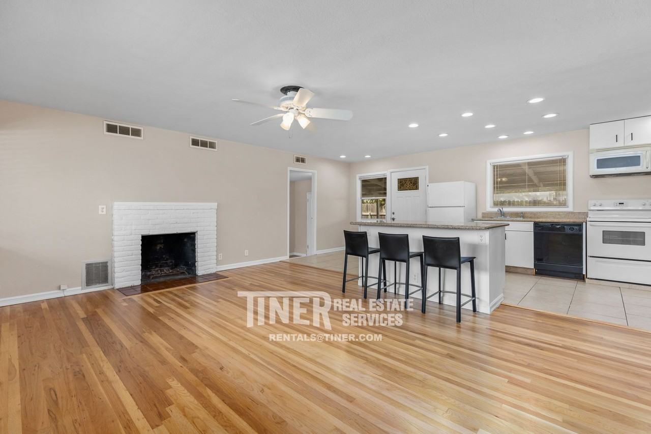 2501 Laurence Ave - Photo 7 of 31