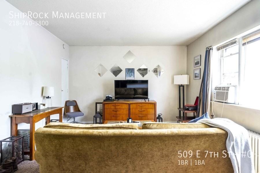 509 E 7th St #G - Photo 3 of 6